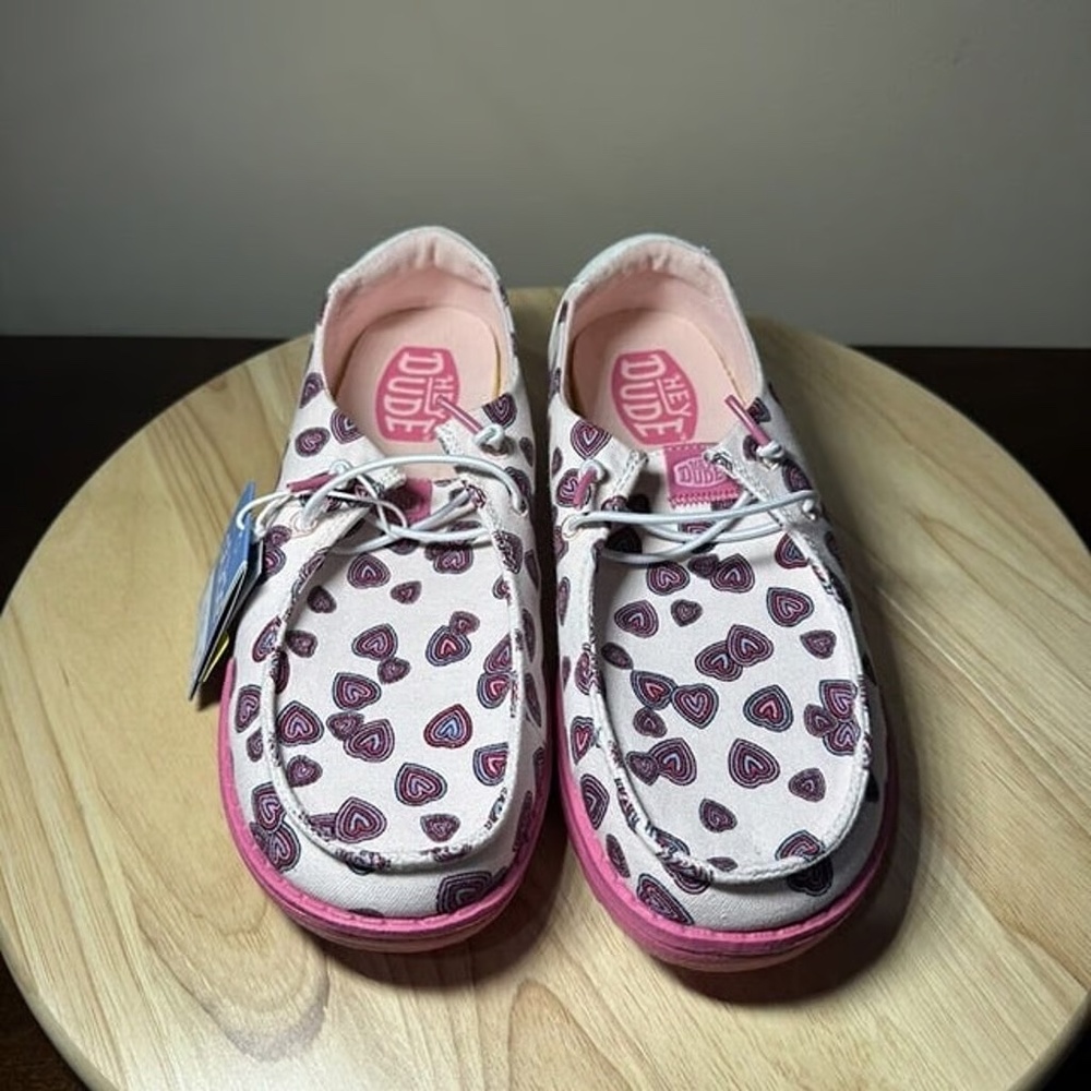 HEY DUDE WENDY YOUTH HEARTS PINK Lightweight GIRLS Slip On Shoe Size YT4 NWT